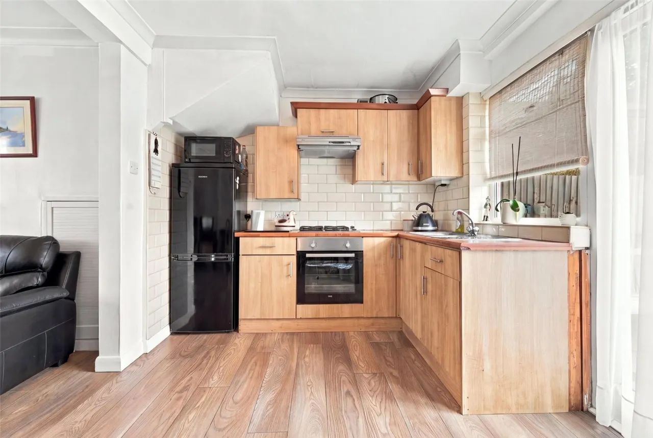 Chatsworth Drive, Enfield, photo 10