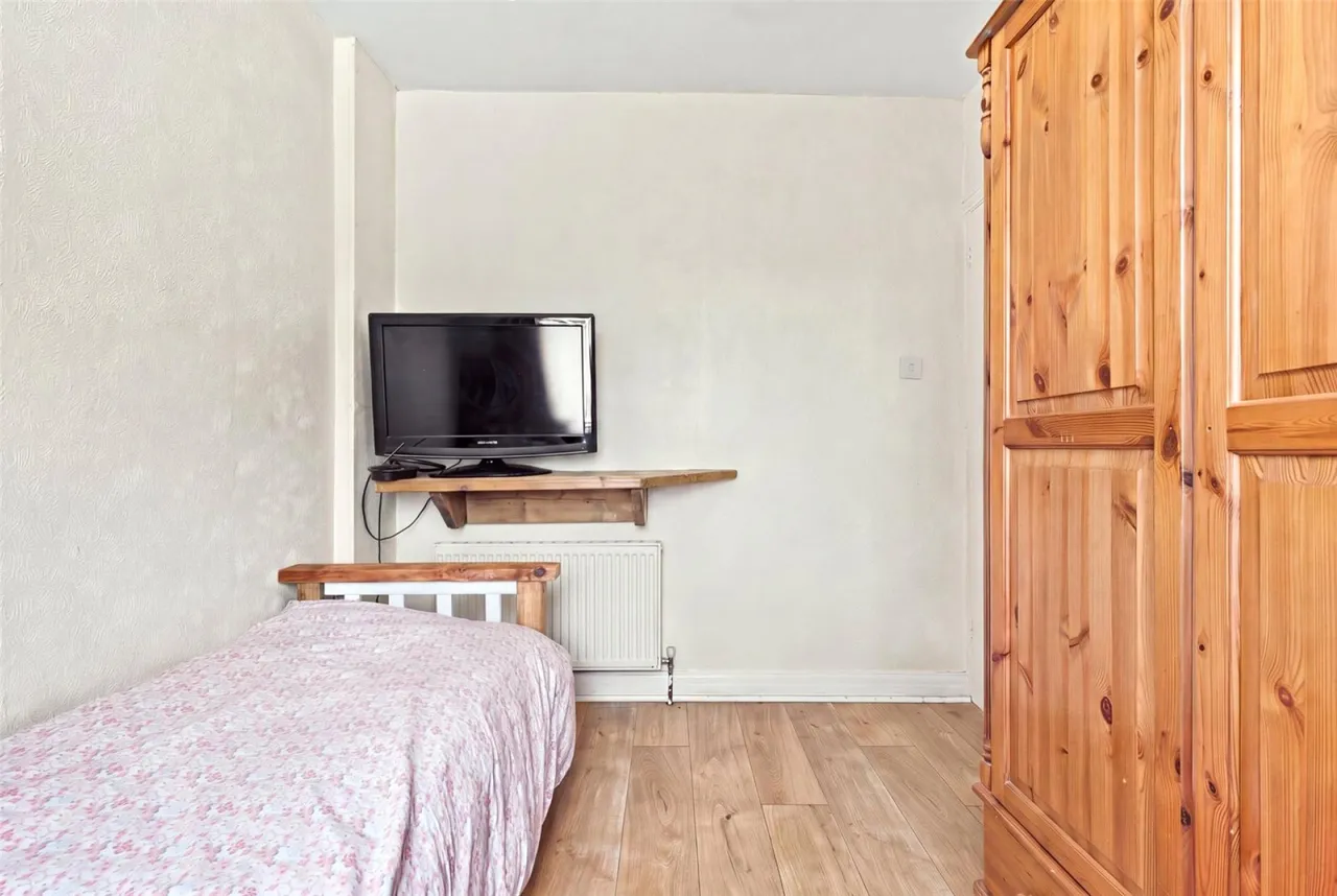 Chatsworth Drive, Enfield, photo 13