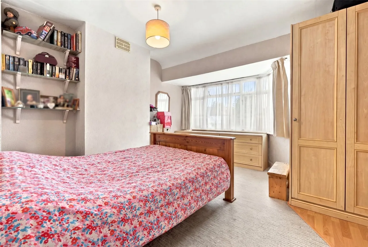 Chatsworth Drive, Enfield, photo 15