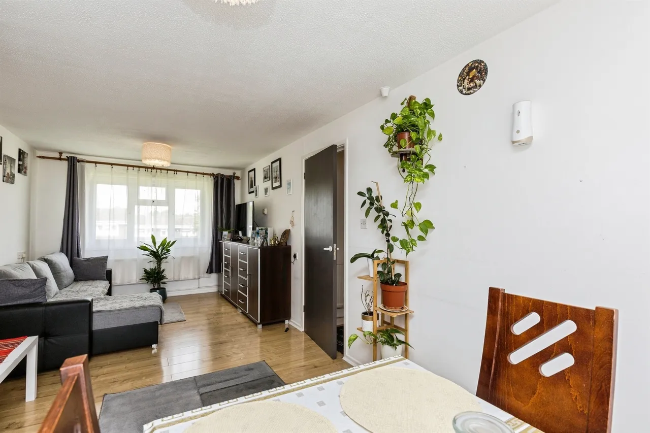 Britten Close, Crawley, photo 5