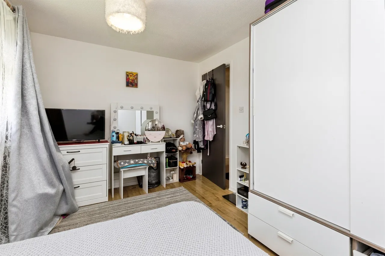 Britten Close, Crawley, photo 9