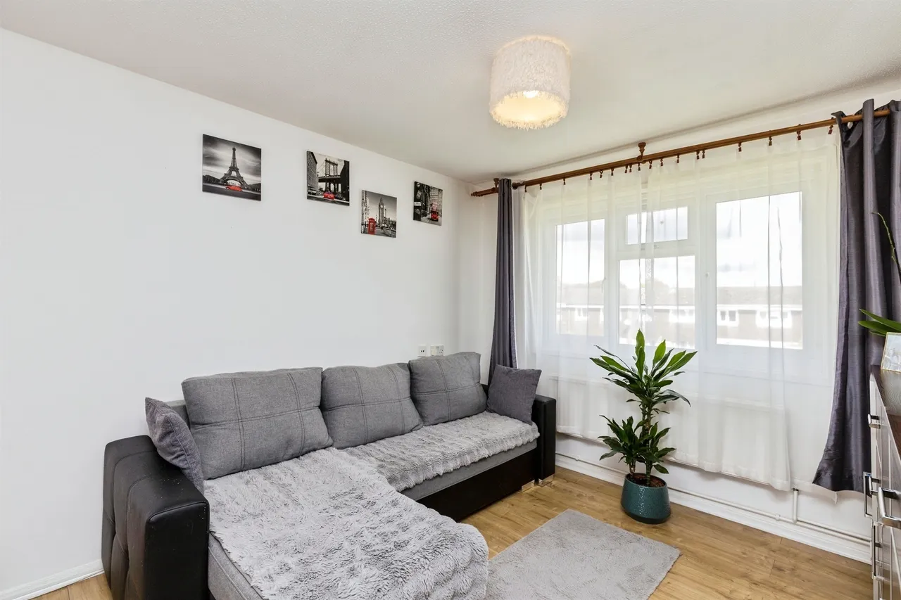 Britten Close, Crawley, photo 4