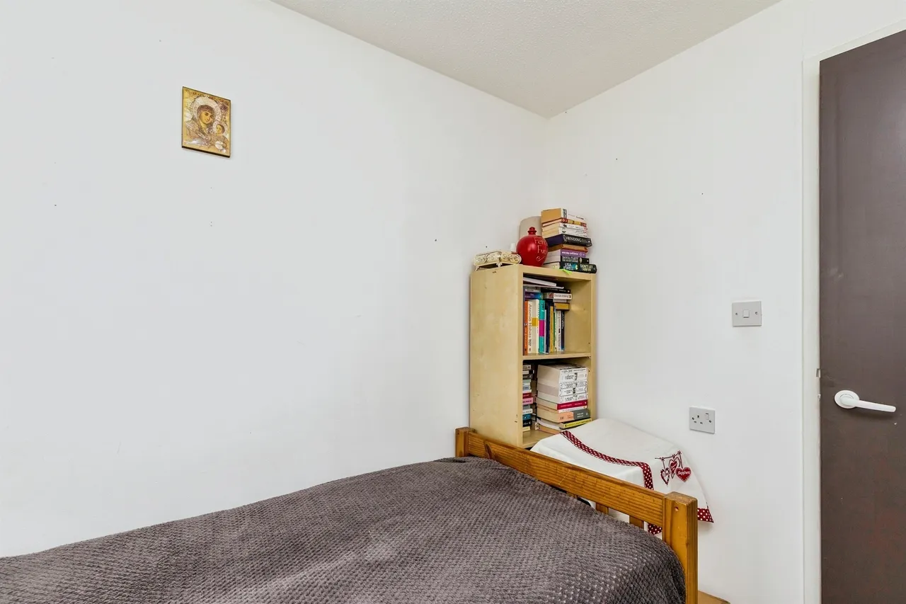 Britten Close, Crawley, photo 12