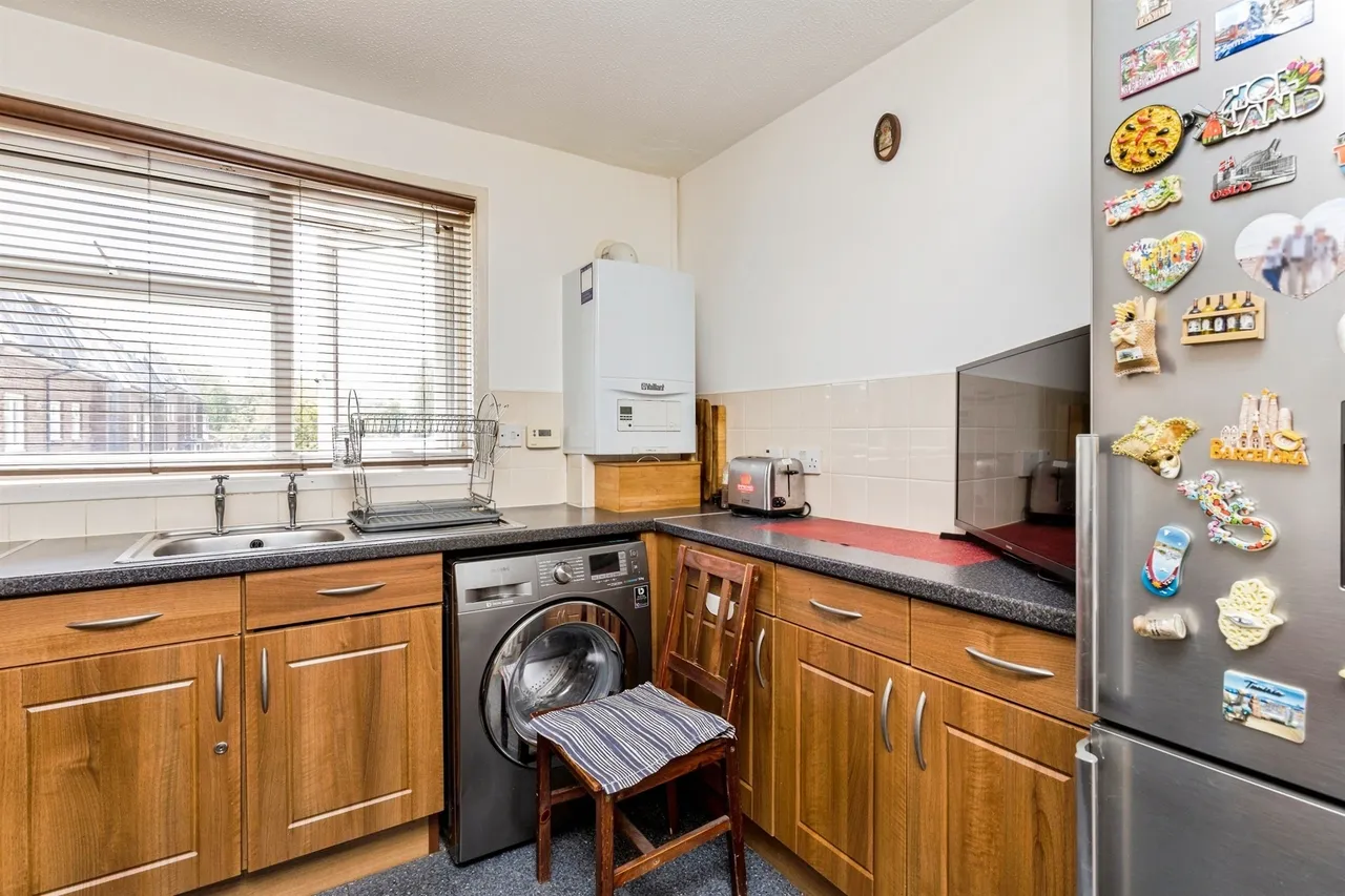 Britten Close, Crawley, photo 3