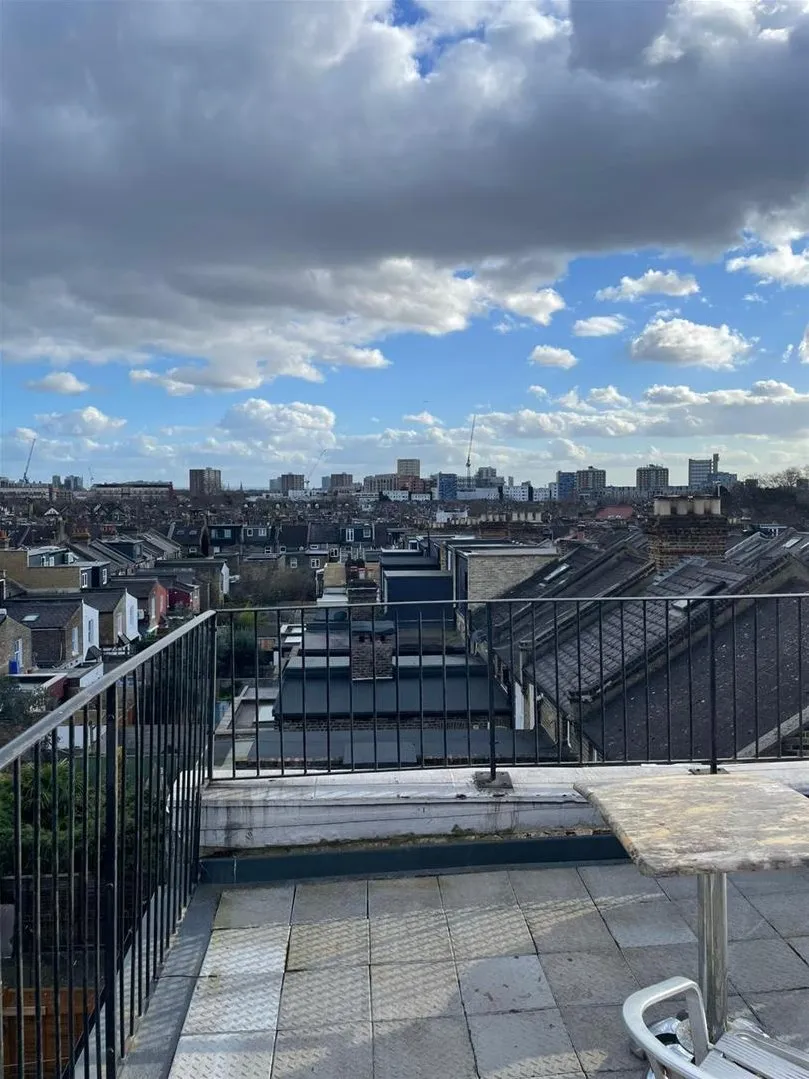 Willesden Lane, Kilburn, London, photo 12