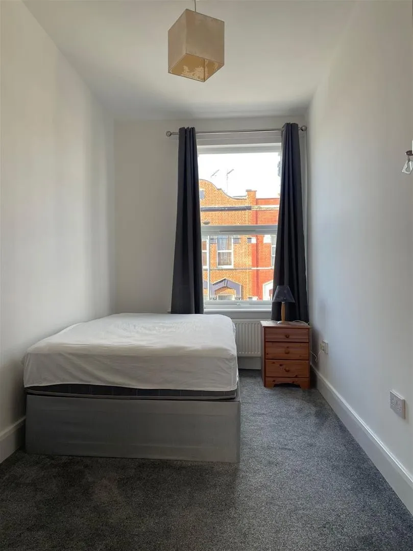 Willesden Lane, Kilburn, London, photo 10