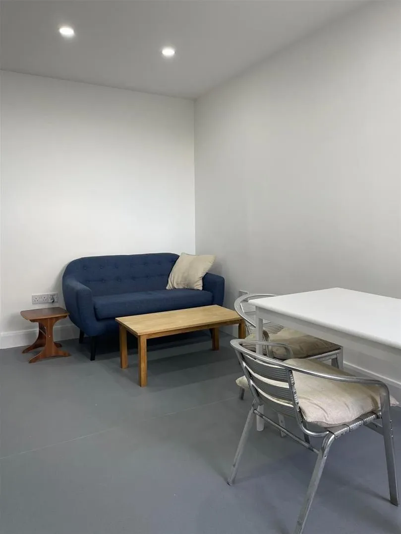 Willesden Lane, Kilburn, London, photo 16