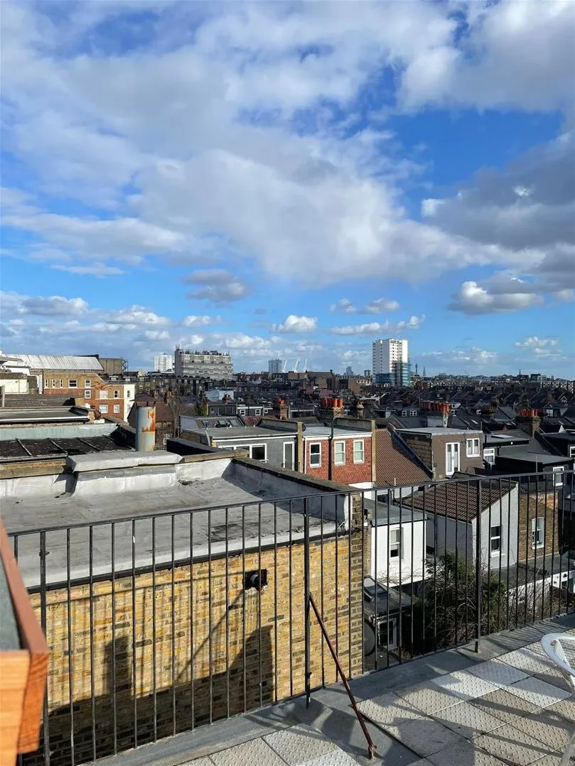 Willesden Lane, Kilburn, London, photo 7
