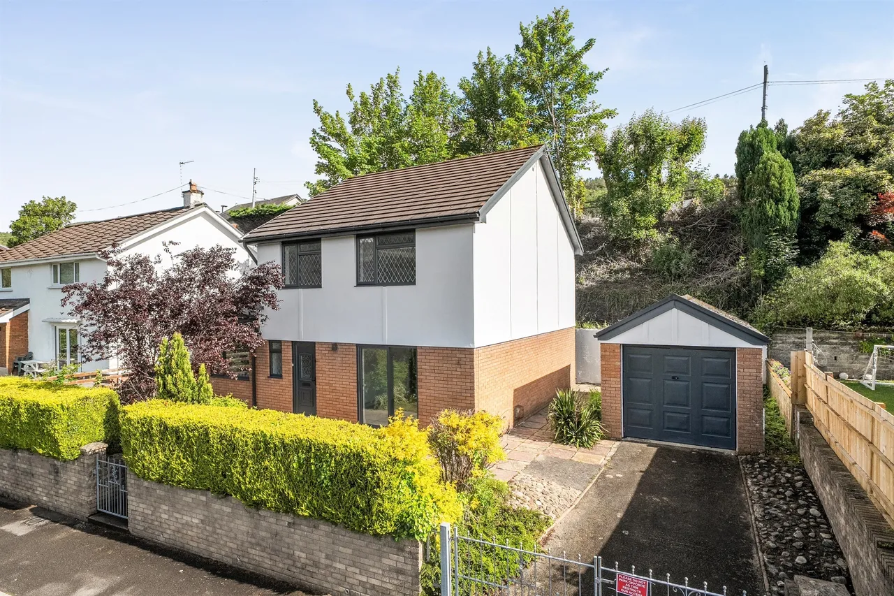 3 bed house for sale — Taff Vale Estate, Edwardsville, Treharris