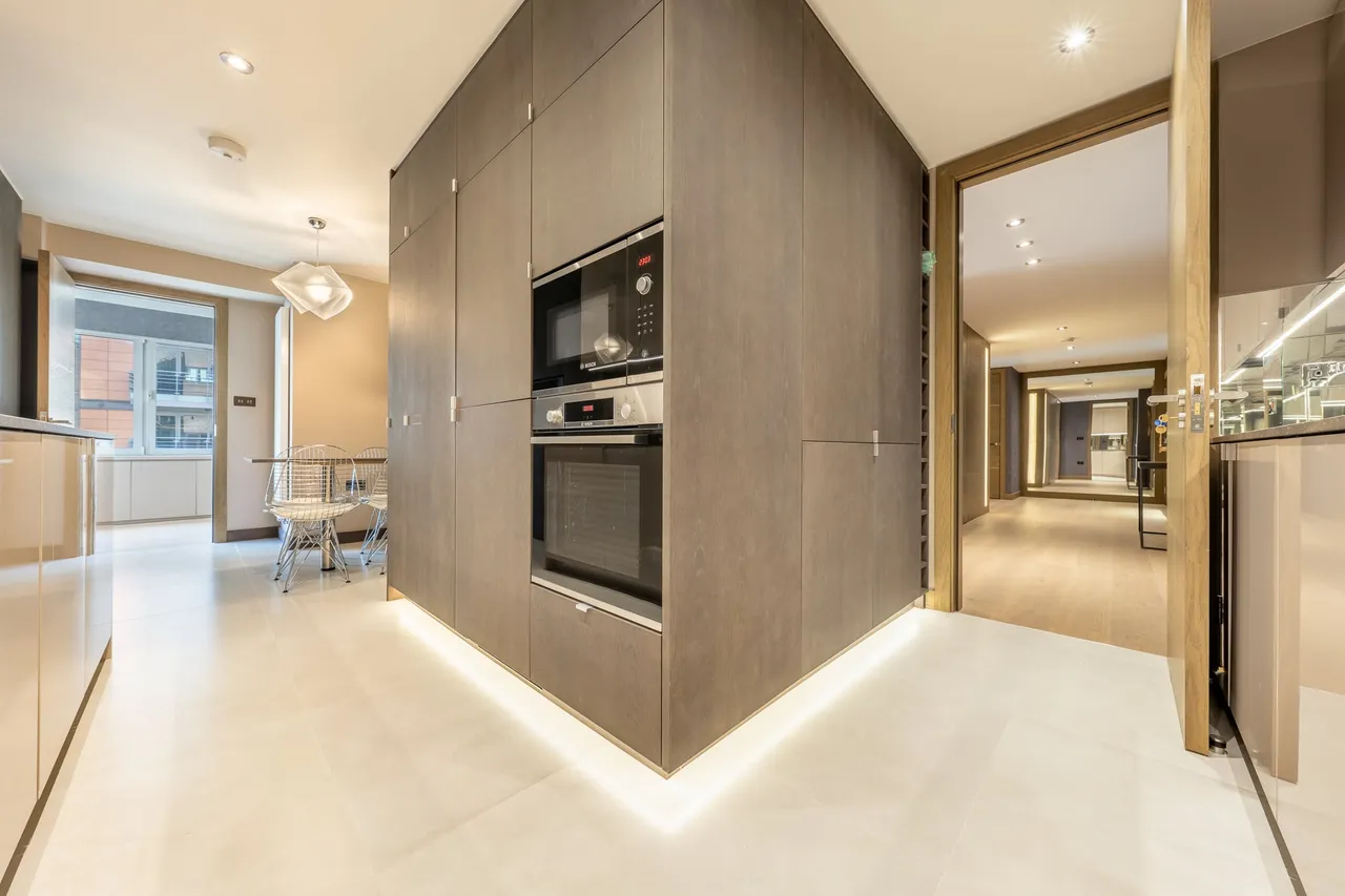 Beverly House, 133 Park Road, St John's Wood, London, NW8, photo 2