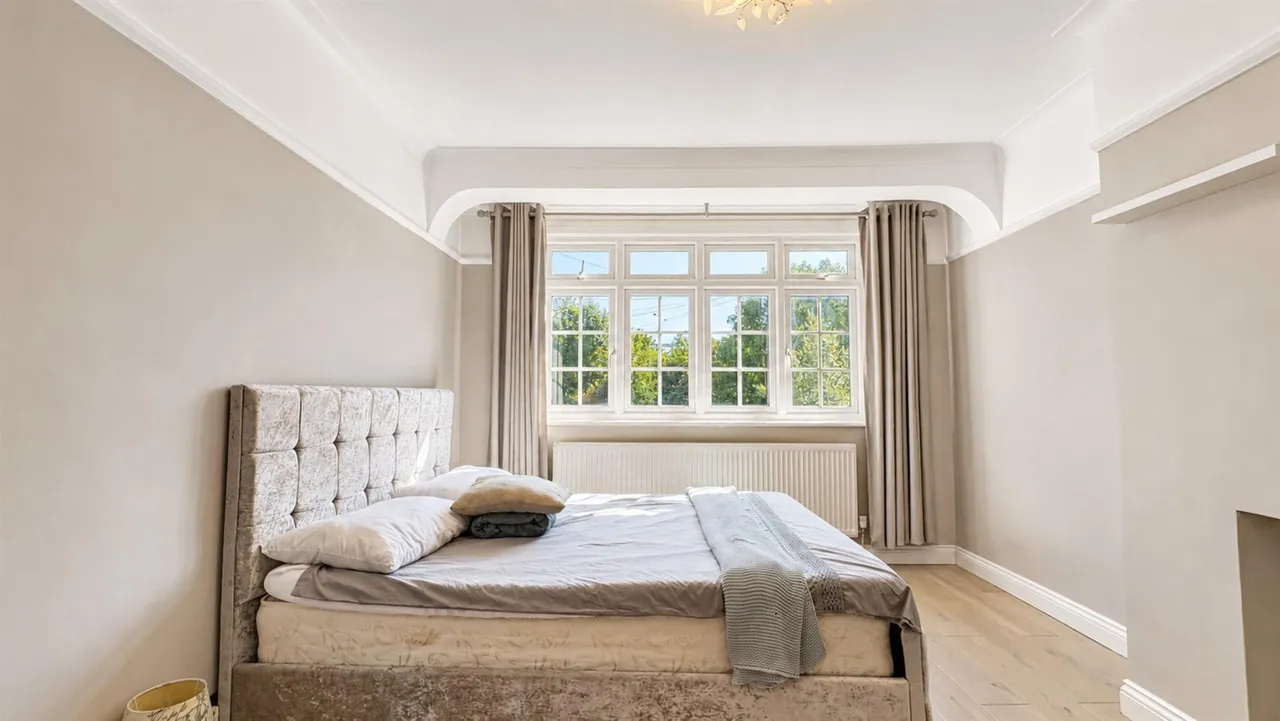 Chase Side Avenue, London, SW20, photo 9