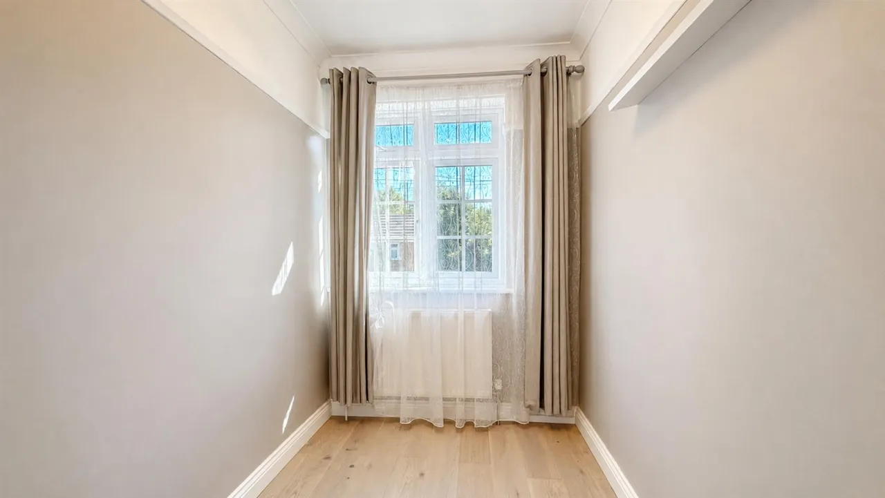 Chase Side Avenue, London, SW20, photo 15