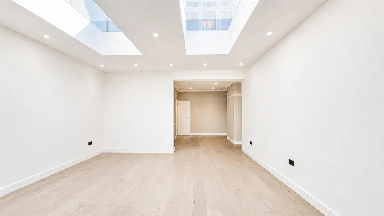 Chase Side Avenue, London, SW20, photo 4