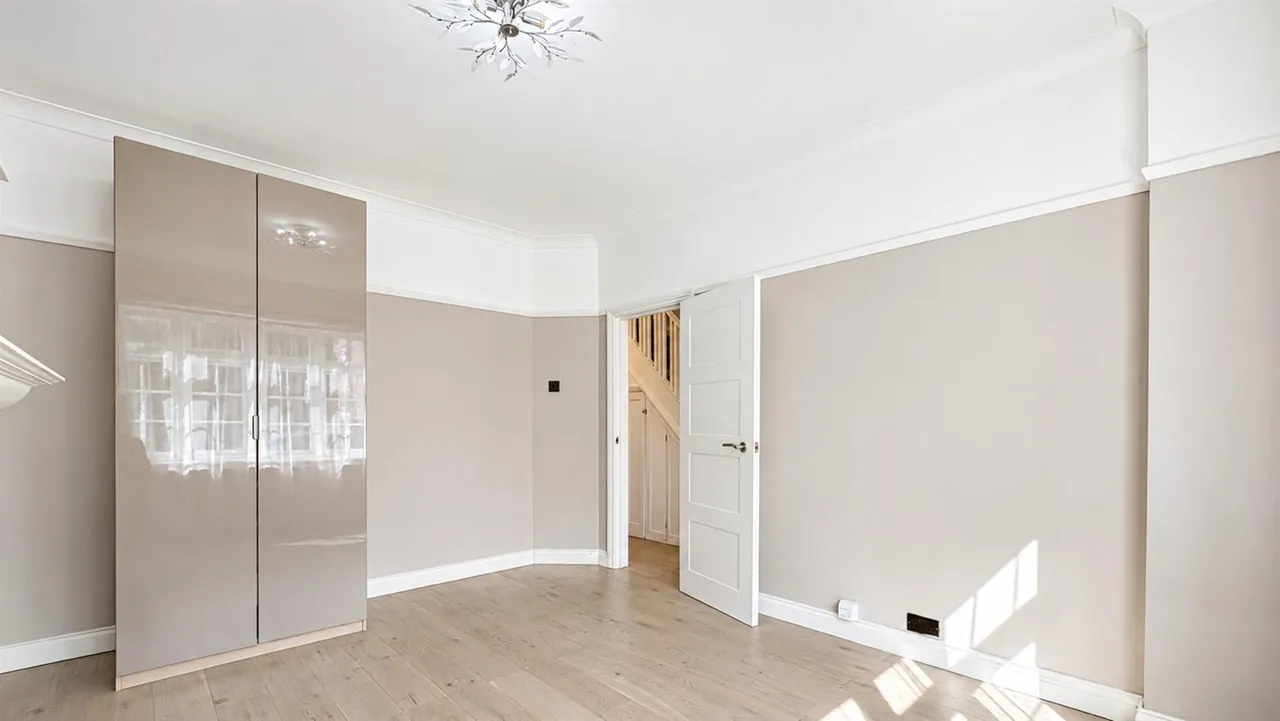 Chase Side Avenue, London, SW20, photo 8