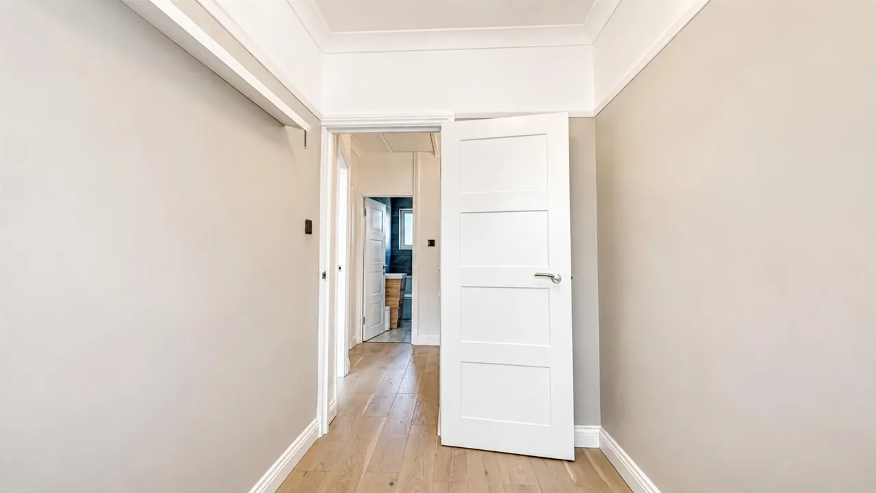 Chase Side Avenue, London, SW20, photo 16