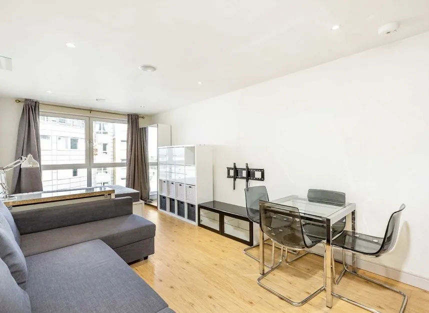 Townmead Road, Imperial Wharf, SW6, photo 2