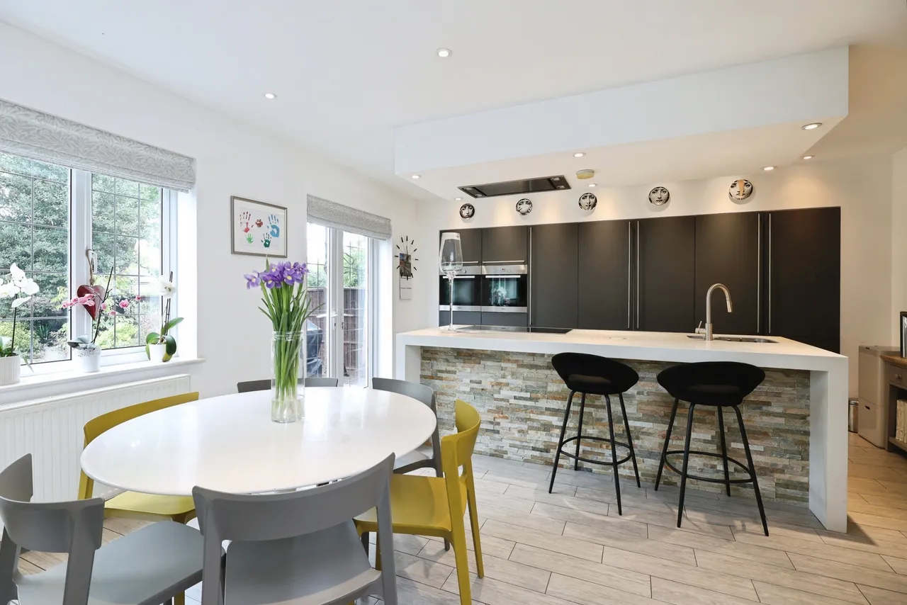 Dukes Wood Drive, Gerrards Cross, SL9, photo 9