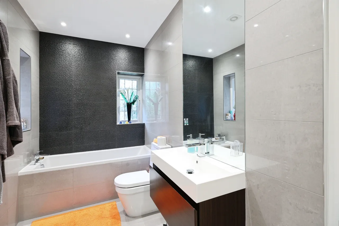 Dukes Wood Drive, Gerrards Cross, SL9, photo 12
