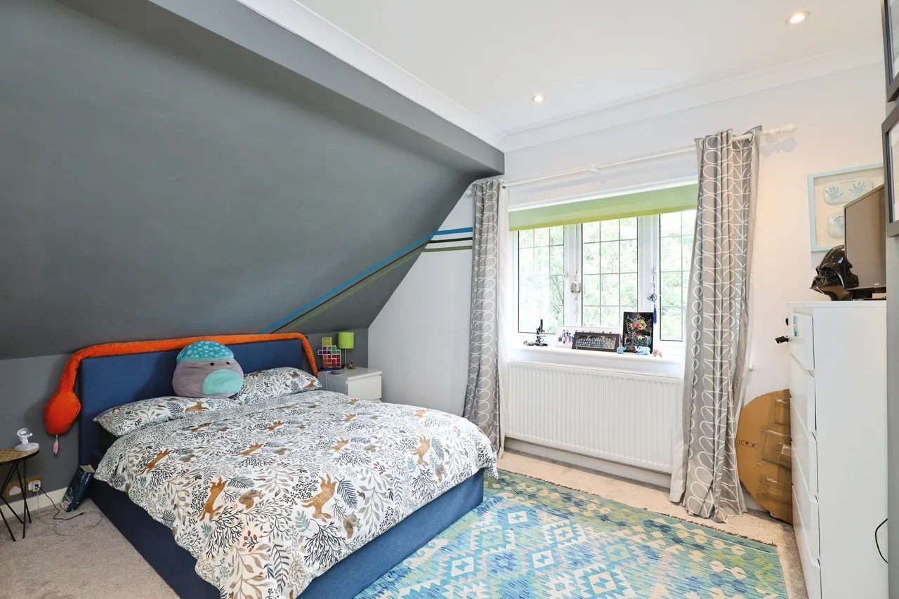 Dukes Wood Drive, Gerrards Cross, SL9, photo 11