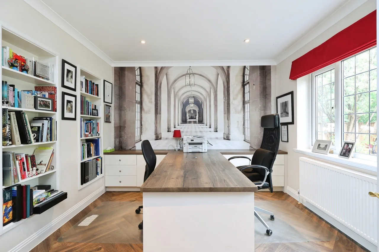Dukes Wood Drive, Gerrards Cross, SL9, photo 6
