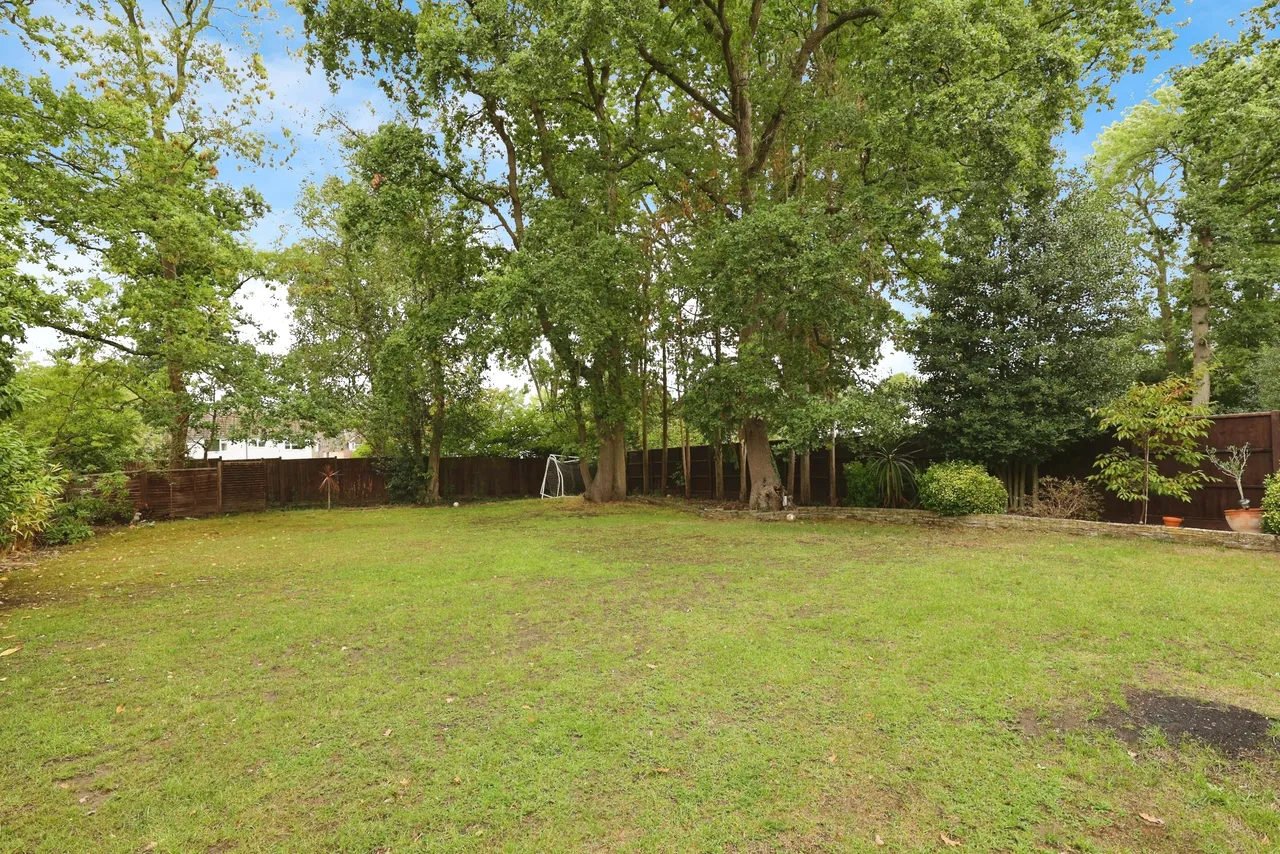 Dukes Wood Drive, Gerrards Cross, SL9, photo 8