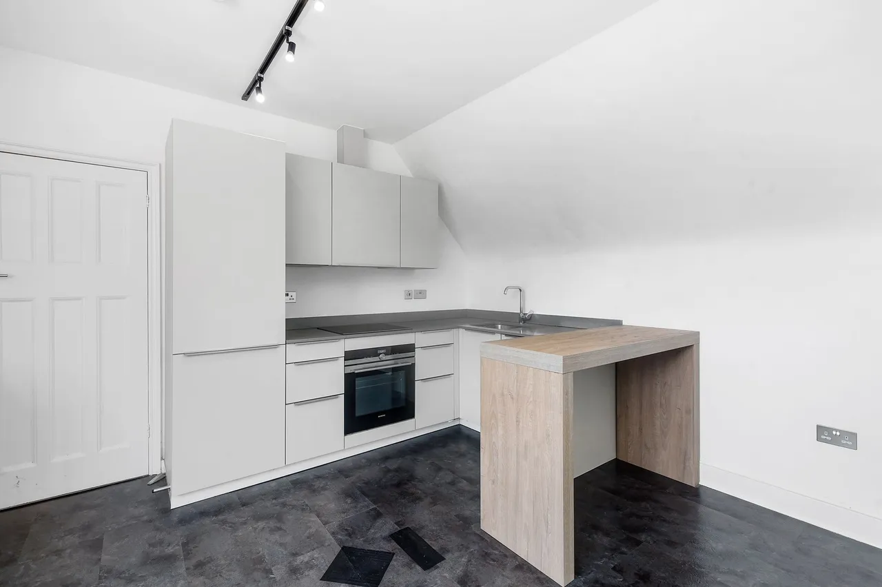 St. Gabriels Road, London, NW2, photo 2