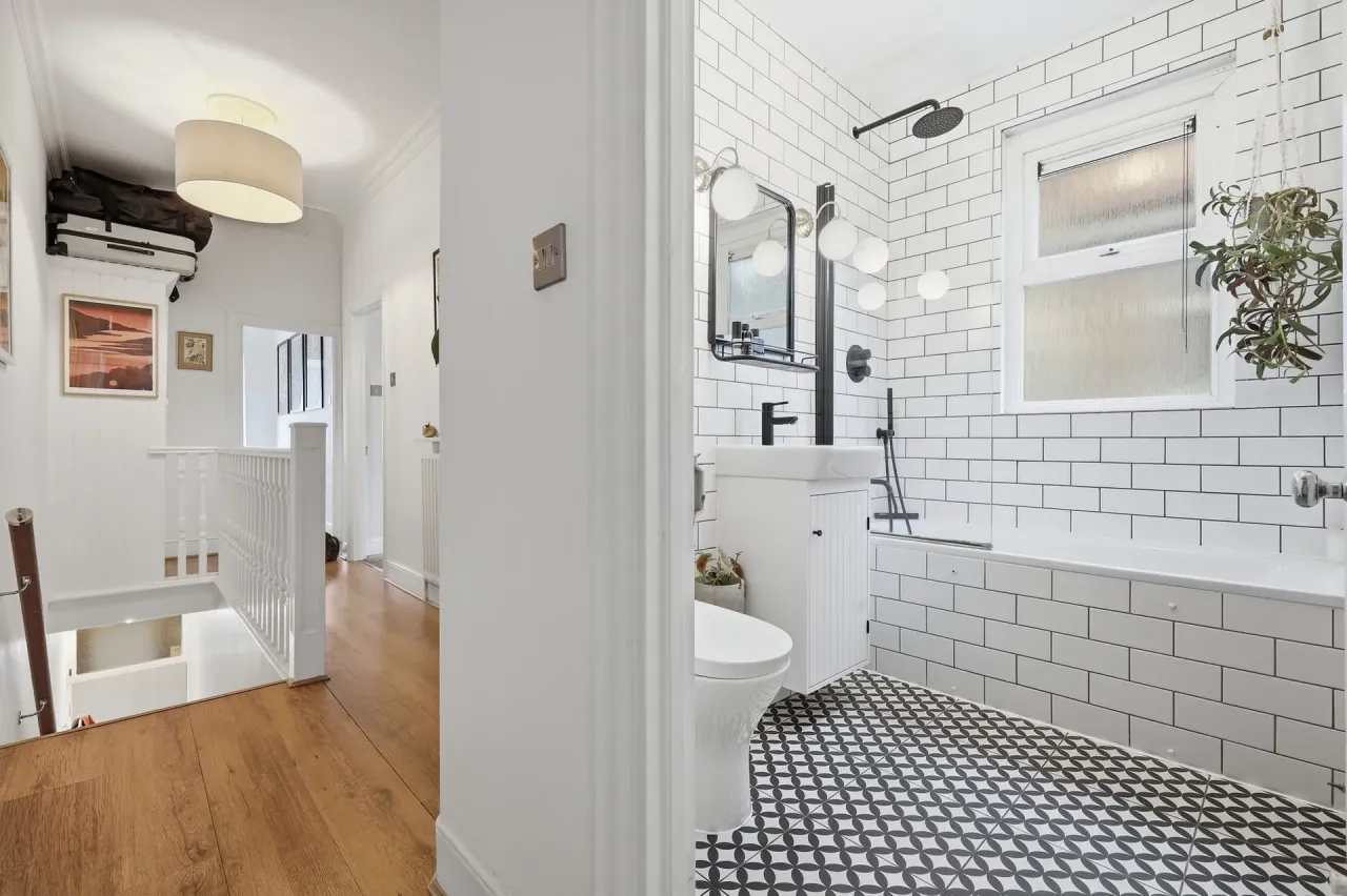 Colchester Road, Leyton, E10, photo 12