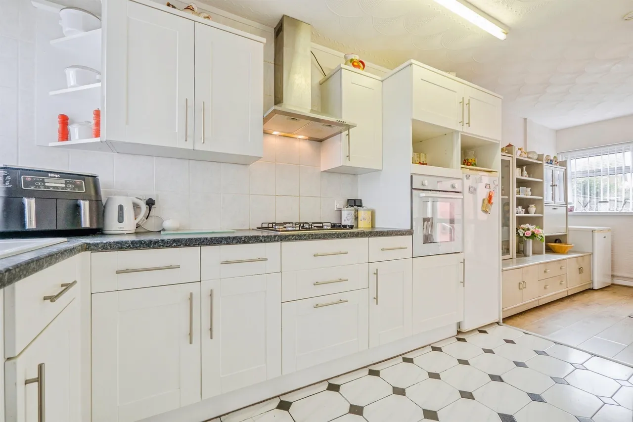 Weston Road, Llanrumney, Cardiff, photo 6