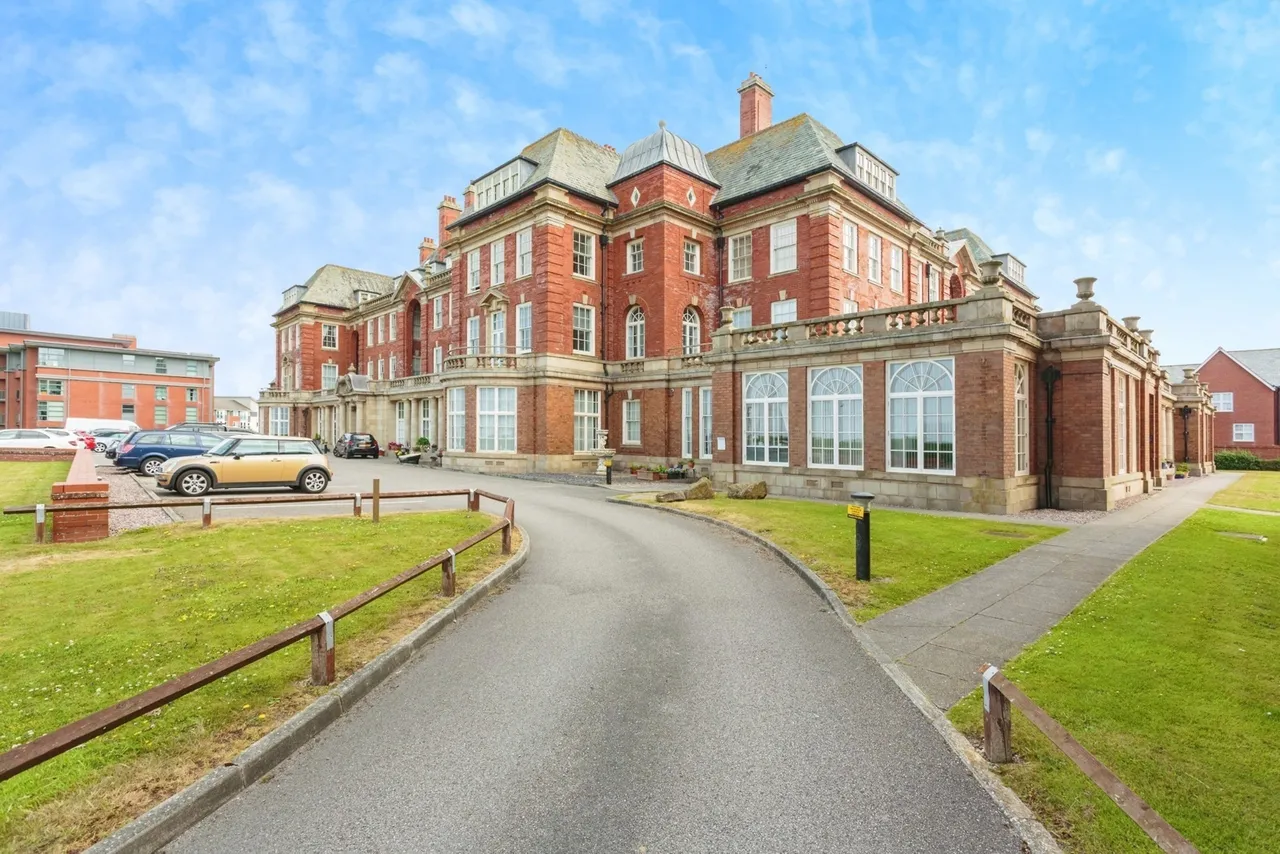 Queens Promenade, Bispham, FY2, photo 17