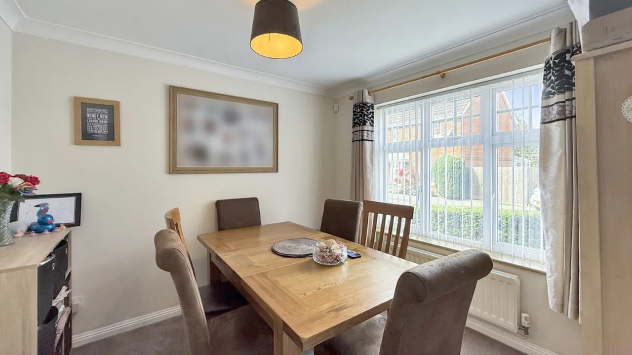Willoughby Close, Westbury, photo 5