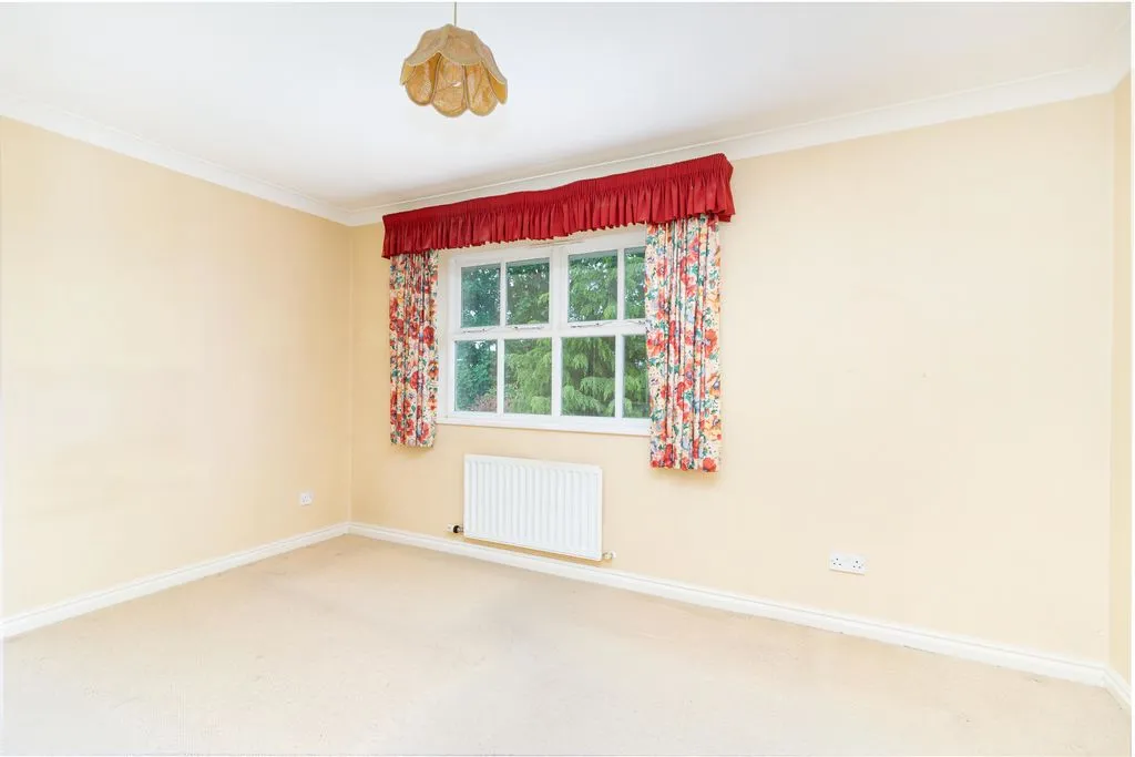 Sovereign Close, Purley CR8 2JT, photo 13