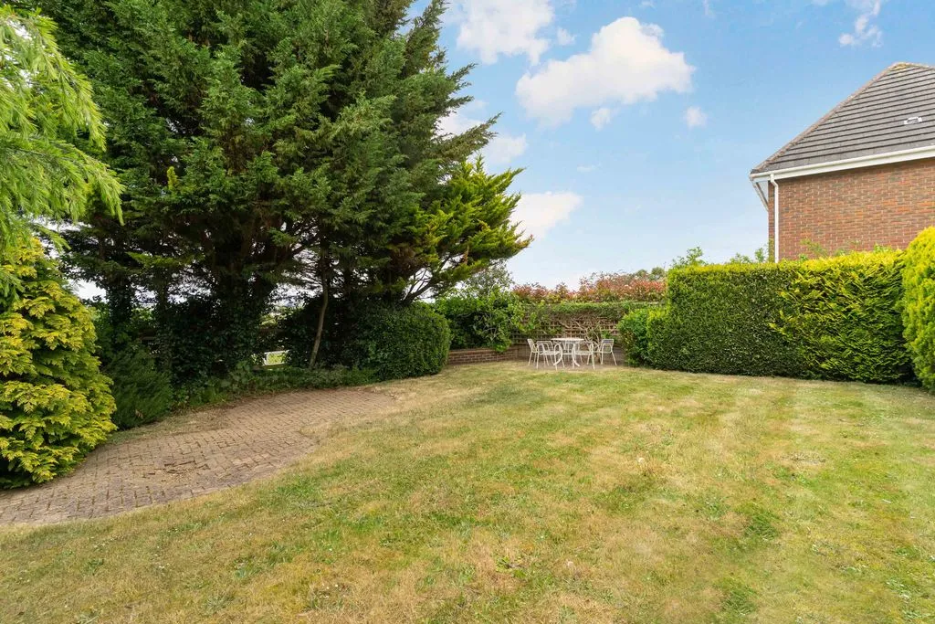 Sovereign Close, Purley CR8 2JT, photo 18