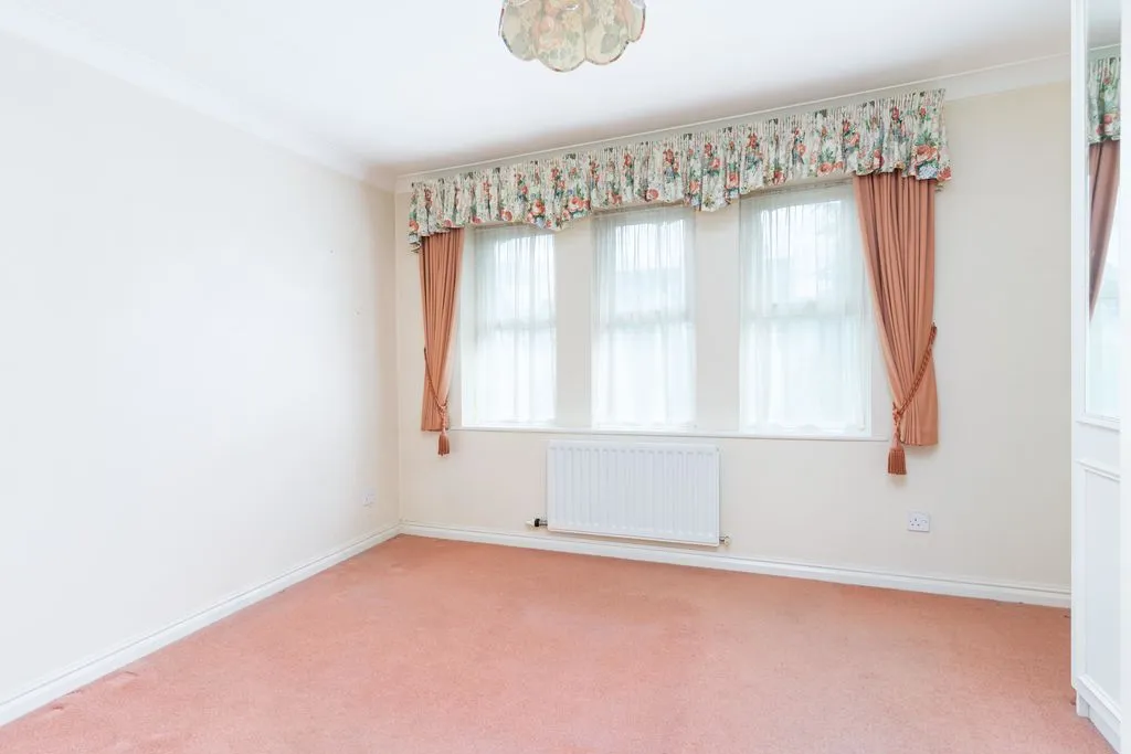 Sovereign Close, Purley CR8 2JT, photo 14