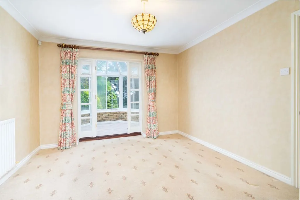 Sovereign Close, Purley CR8 2JT, photo 6