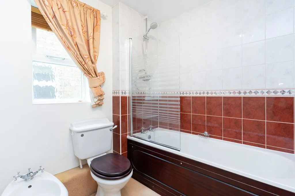Sovereign Close, Purley CR8 2JT, photo 10