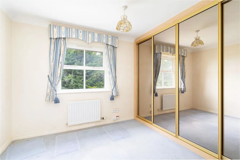 Sovereign Close, Purley CR8 2JT, photo 15