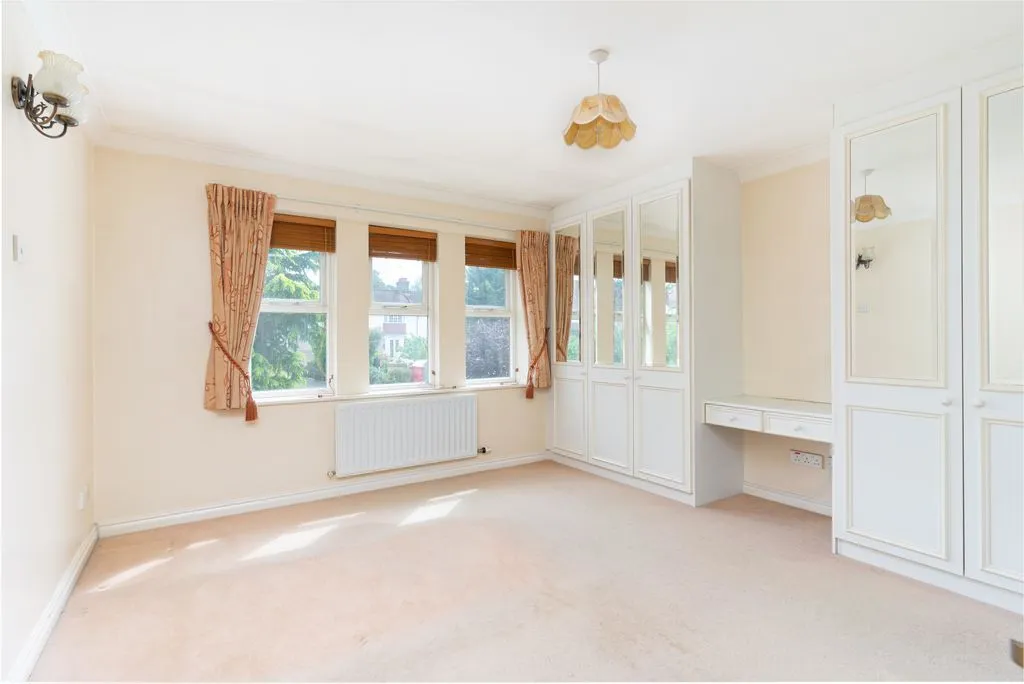 Sovereign Close, Purley CR8 2JT, photo 12
