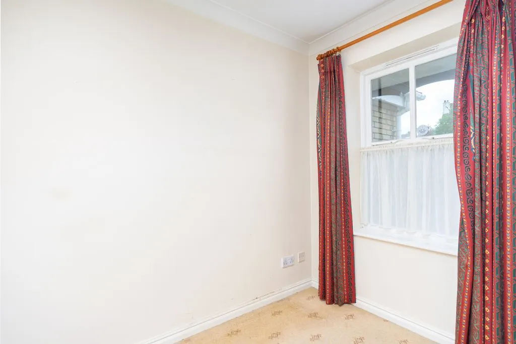 Sovereign Close, Purley CR8 2JT, photo 16