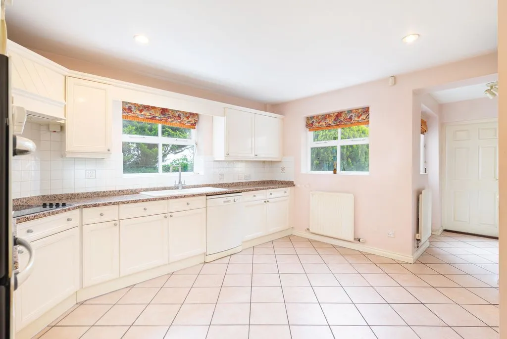 Sovereign Close, Purley CR8 2JT, photo 4