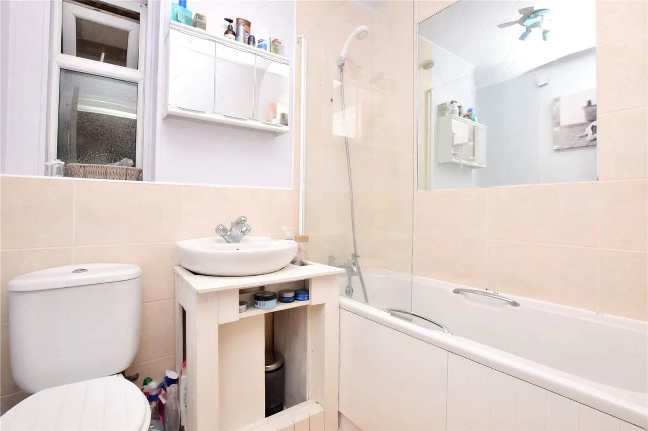 16 Mortimer Close, Bushey, photo 9