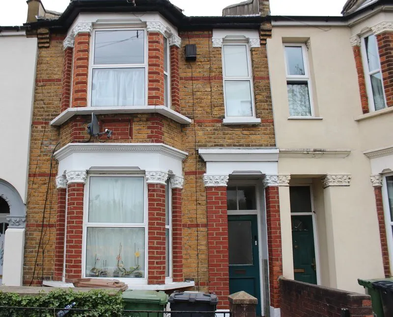 1 bed flat for sale — 39 Lincoln Street, London E11 4PZ