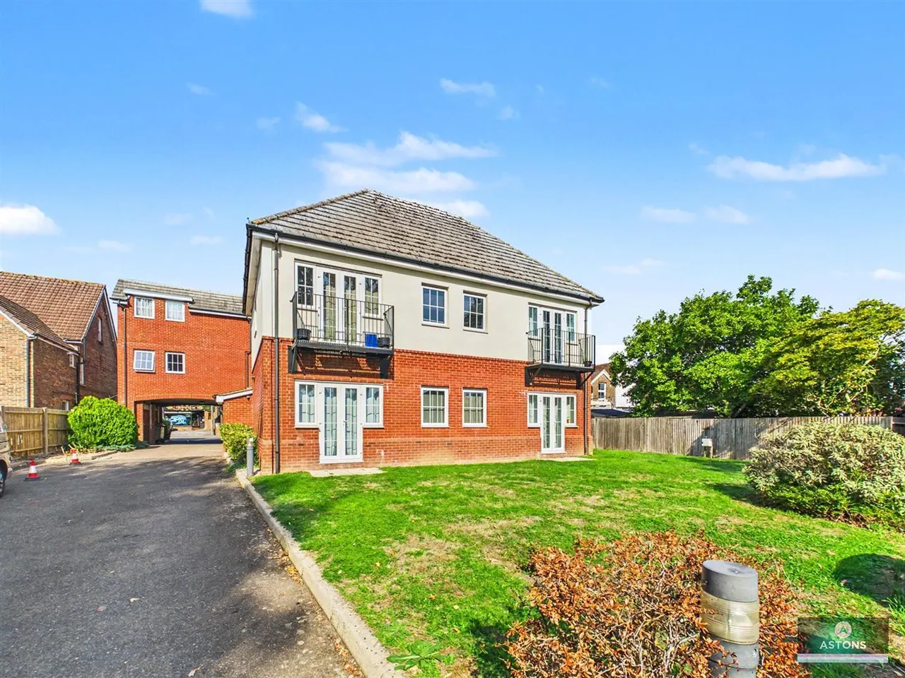 1 bed flat for sale, Grove Court, Three Bridges