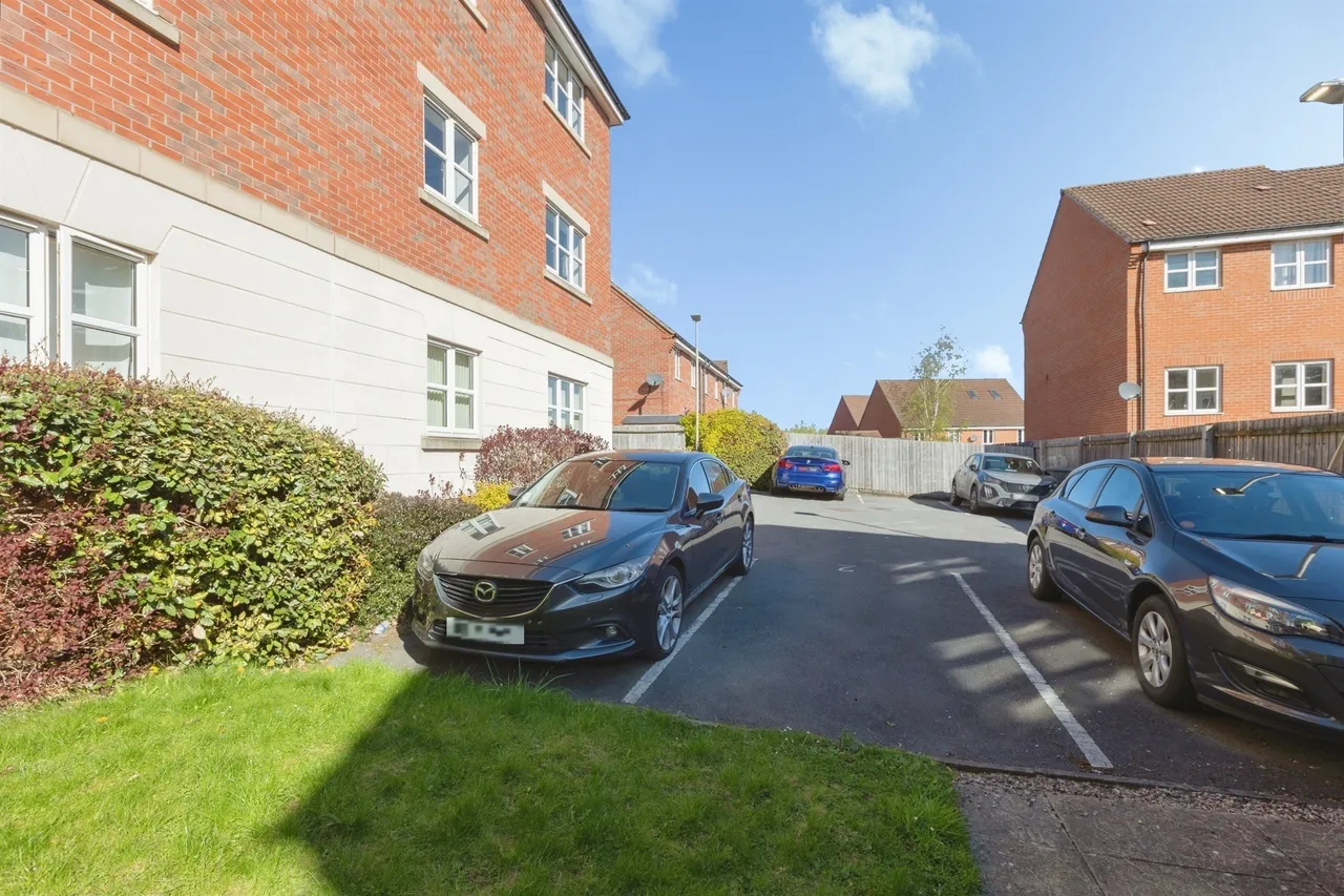Stillington Crescent, Hamilton, Leicester, photo 12