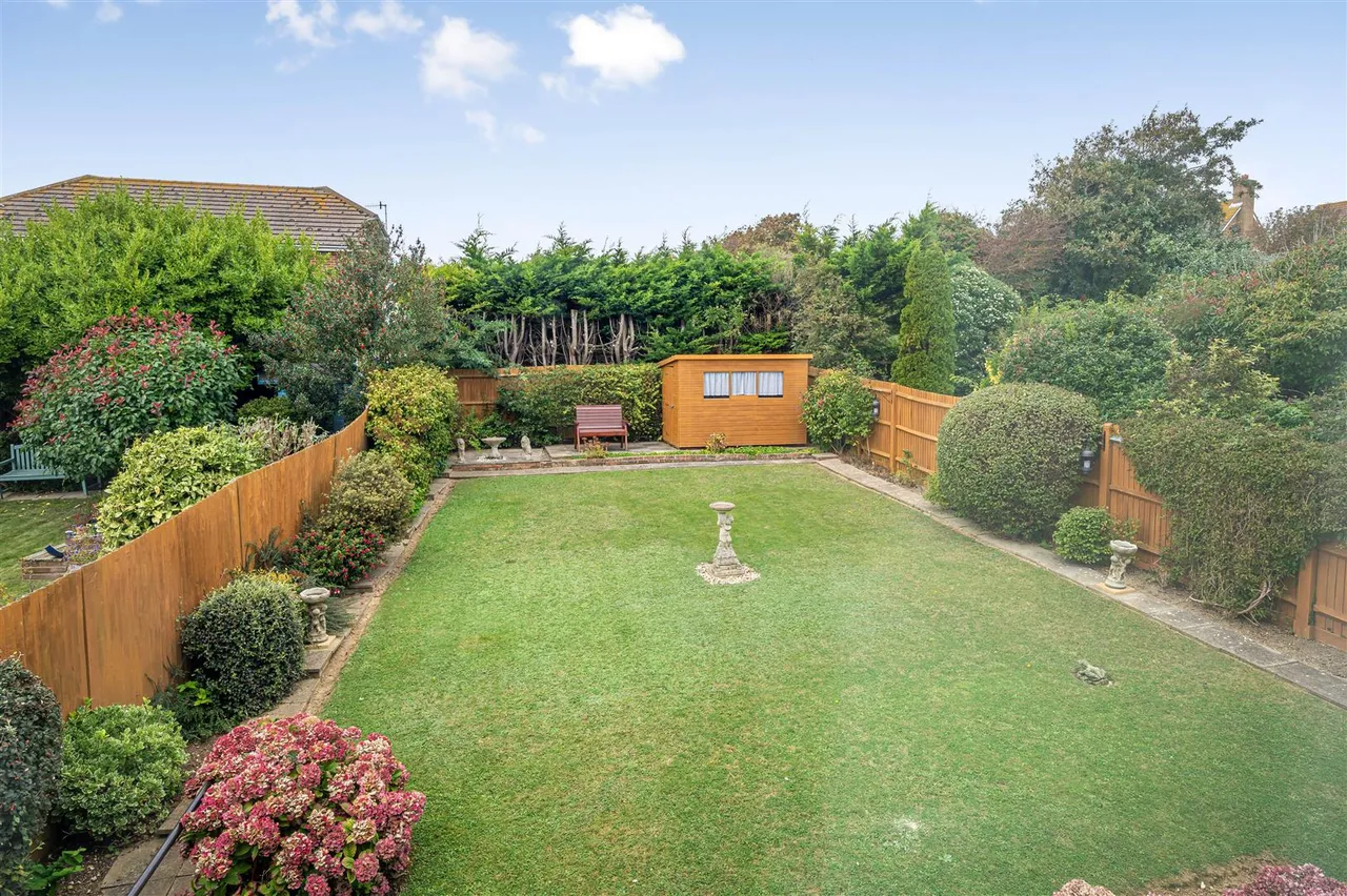 Katherine Way, Seaford, photo 4