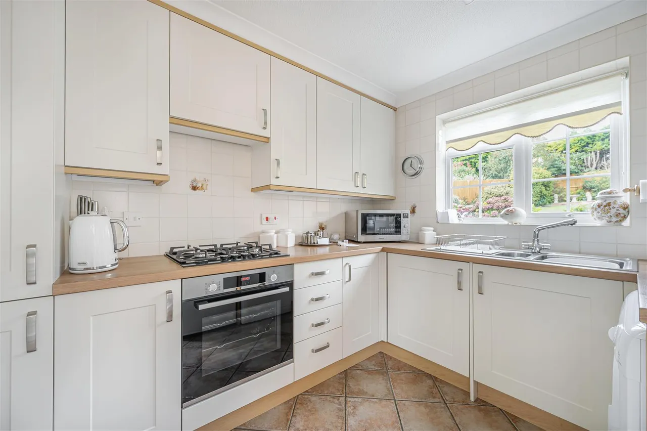 Katherine Way, Seaford, photo 17