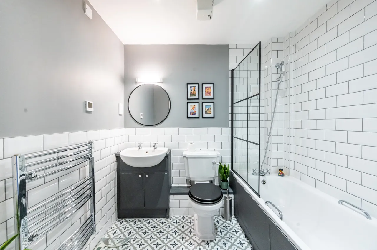 24 Churchill Lodge, 346 Streatham High Road, London, photo 6