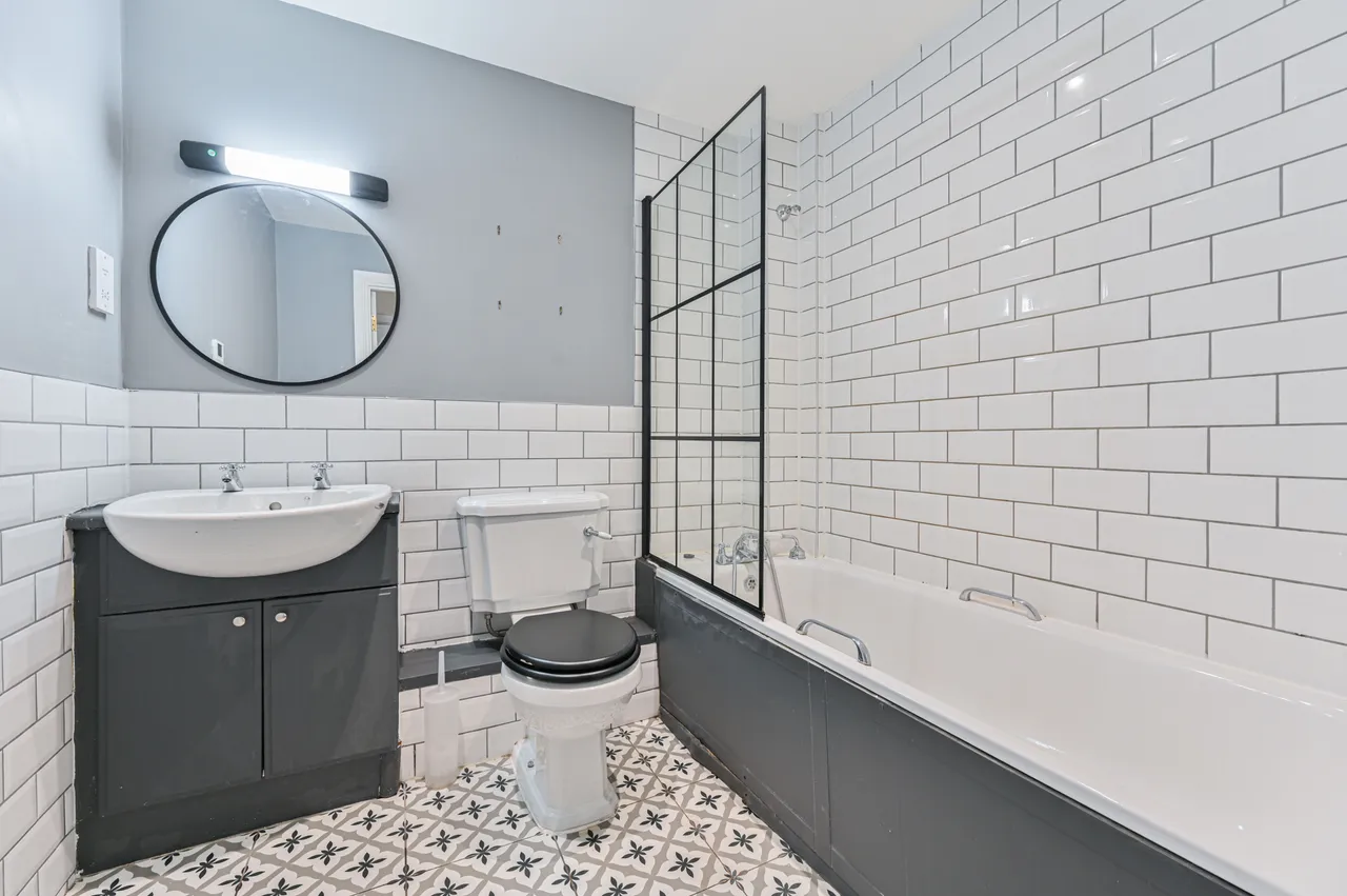 24 Churchill Lodge, 346 Streatham High Road, London, photo 8