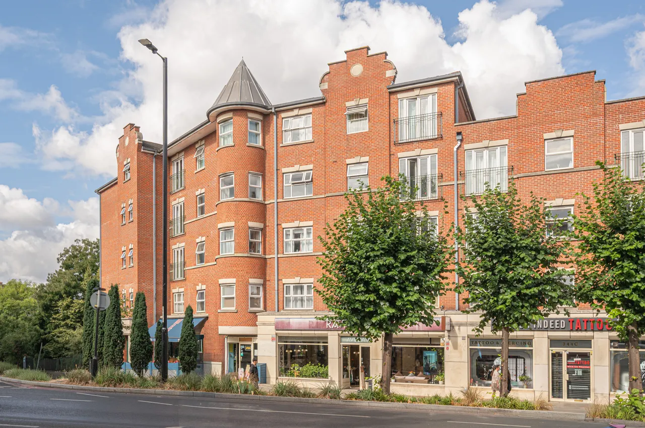 2 bed flat to rent — 24 Churchill Lodge, 346 Streatham High Road, London