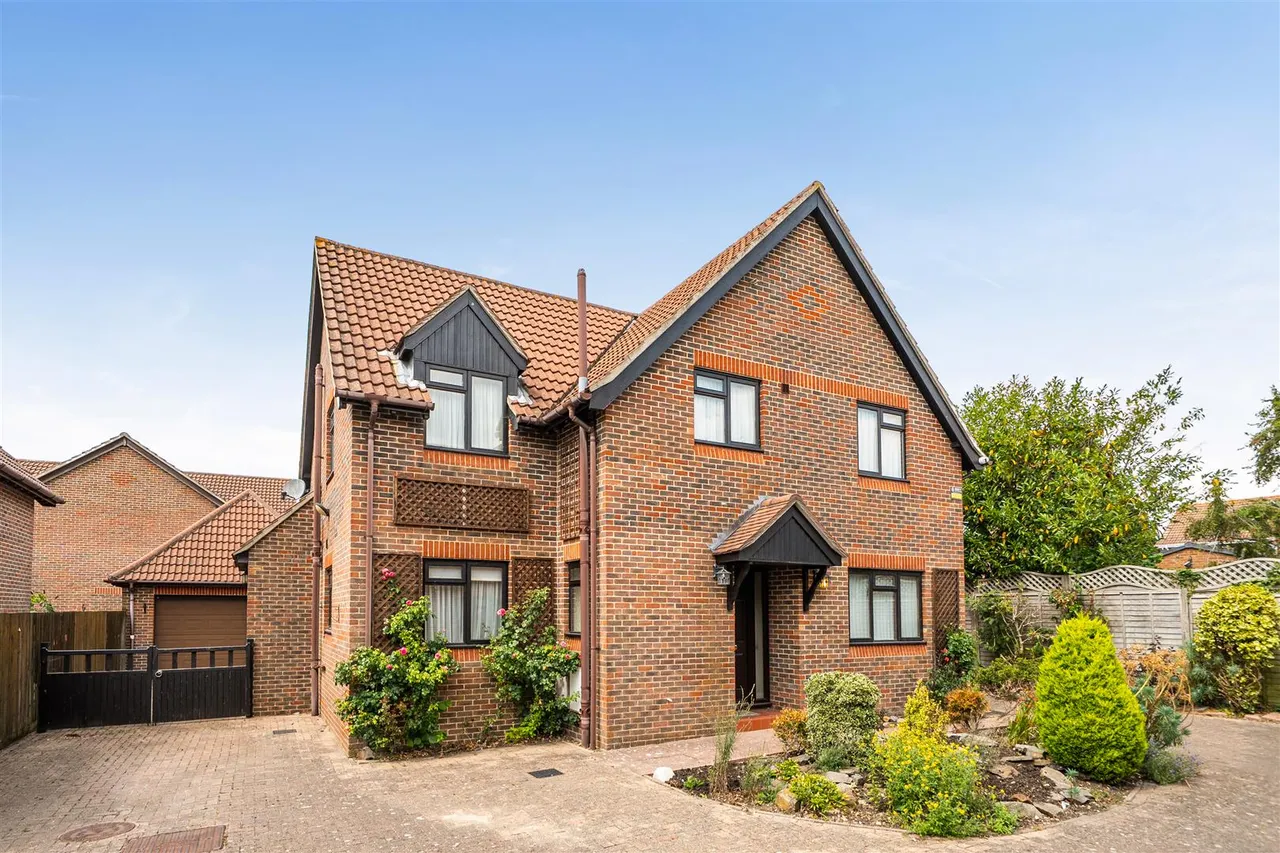 4 bed house for sale — Schooner Way, Warsash