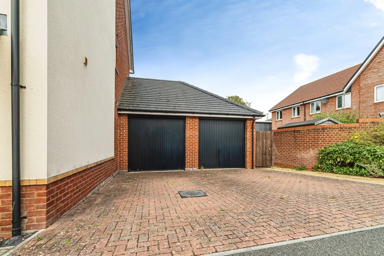 The Coach Road, Basingstoke, photo 2